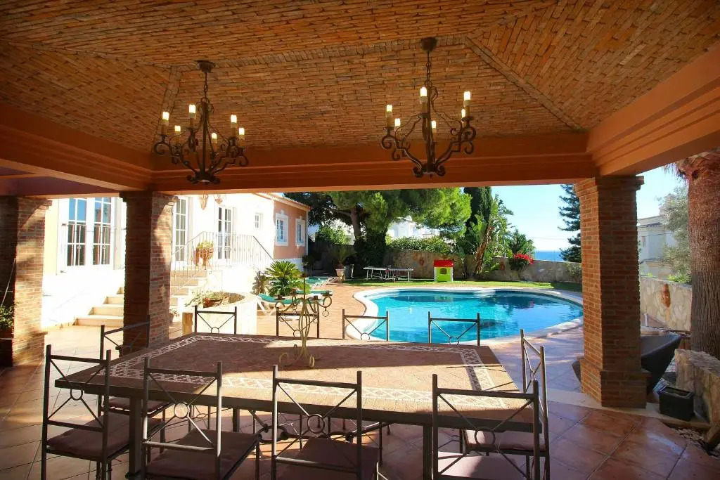 Casa Bruella - Walk to beach Pool WiFi and BBQ