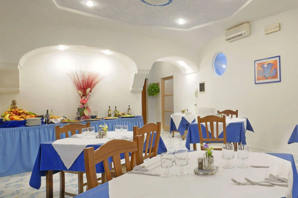 Iris Hotel