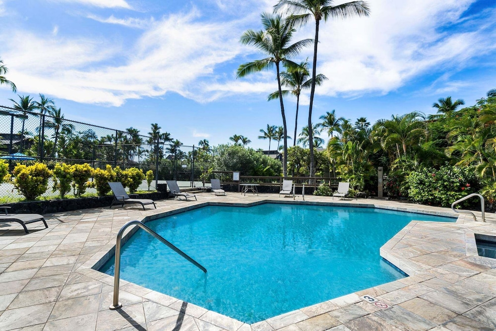 Large 3BR + Loft at Kanaloa Pools, Golf Views & Prime Keauhou Location