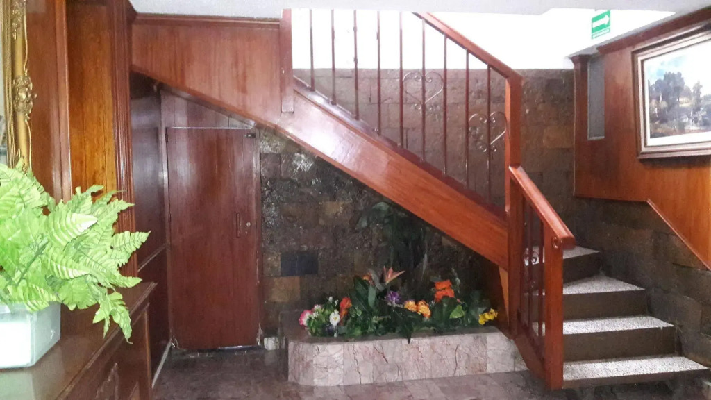 Hotel polly