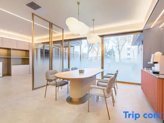 HanTing Hotel (Beijing FangZhuang subway station)