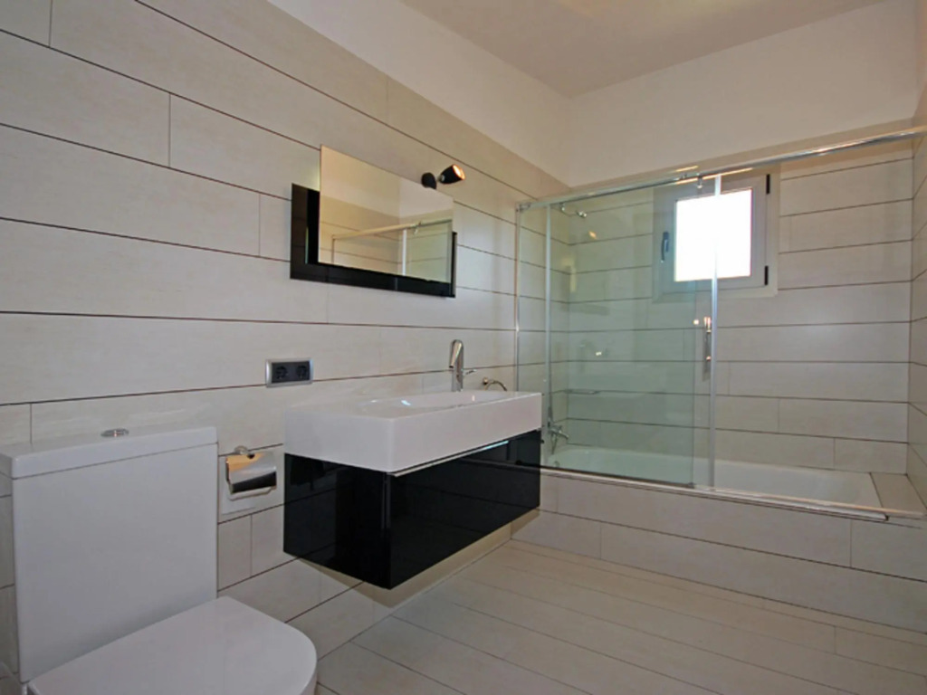 Modern Holiday Home With Private Swimming Pool
