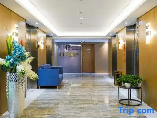 Lvfeng Yage Holiday Apartment (Qingdao Convention and Exhibition Center)