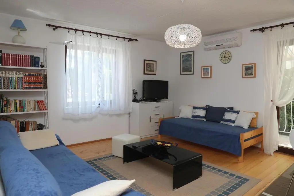 Apartments Knezović
