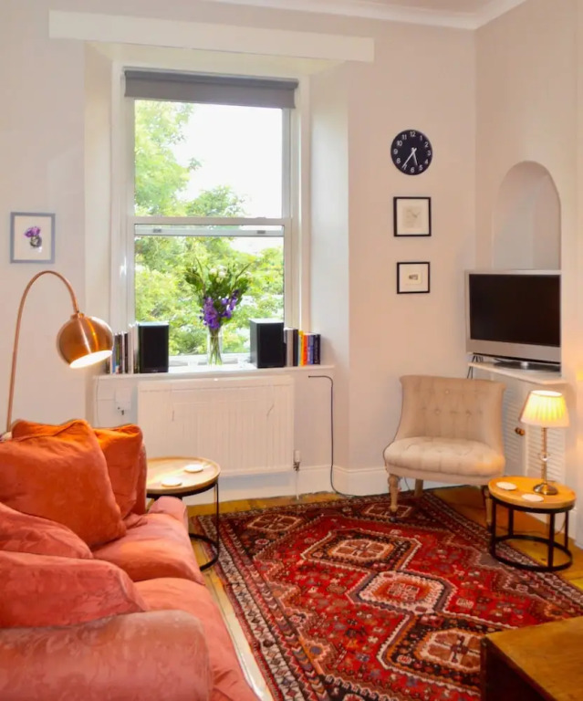 2 Bedroom Flat Near the Dean Village