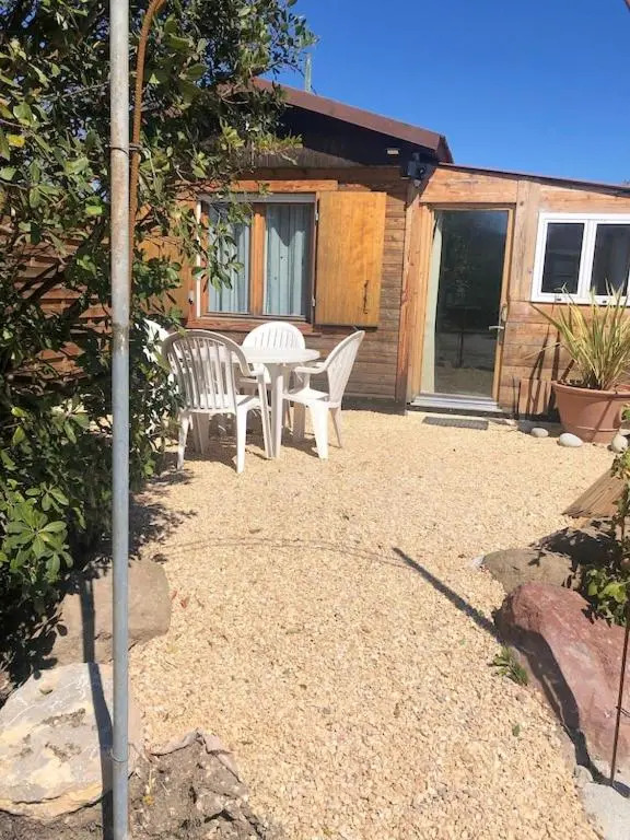 Bungalow de 2 chambres avec jardin clos et wifi a Roquebrune sur Argens