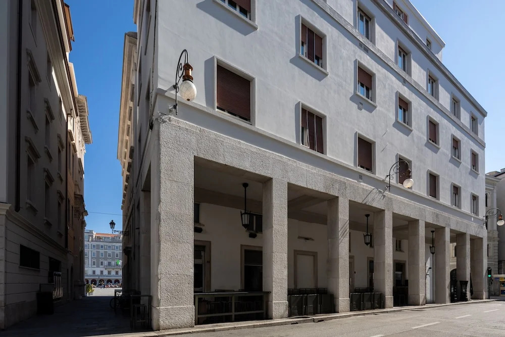 Vis a Vis Apartments
