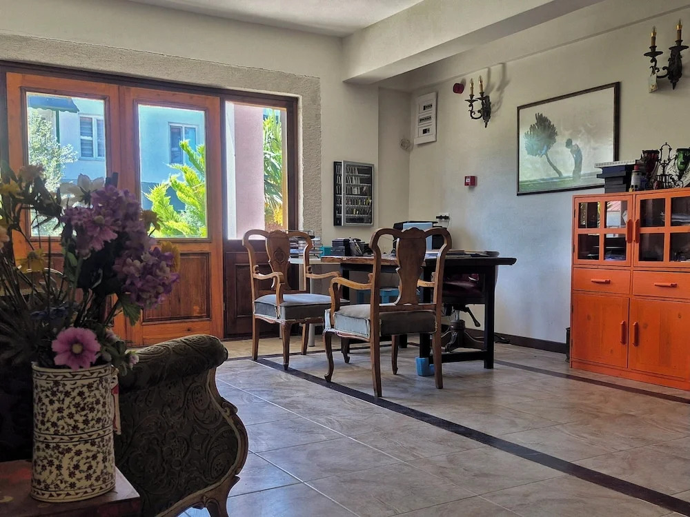 Karaburun Konak Hotel