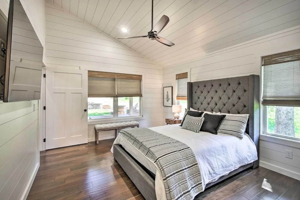 Blue Ridge Cottage: Modern Solace in the Mountains