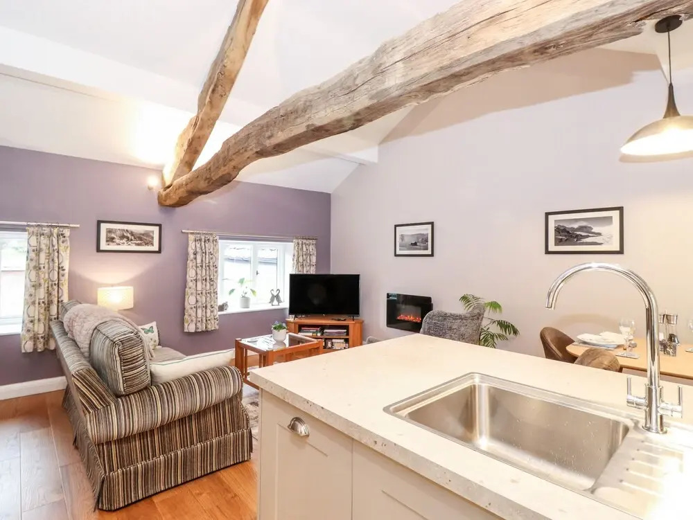 Low Ashmead Cottage