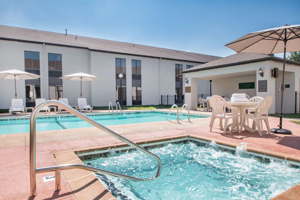 Clarion Inn & Suites Springfield