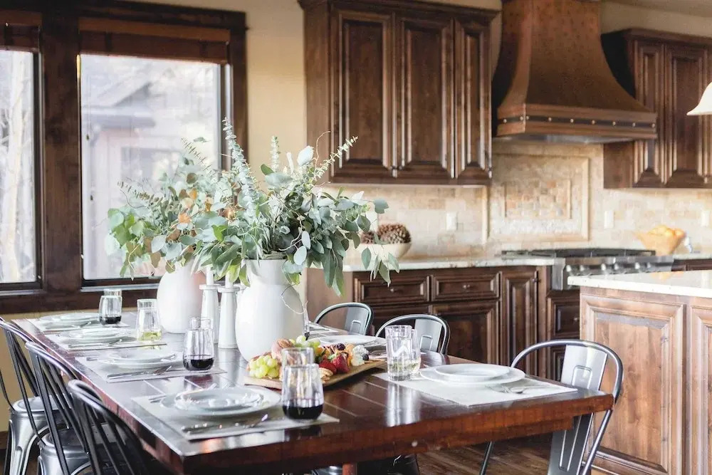 Klamath by Avantstay Premier Lakeside Cabin w/ Spa, Fire Pit & Lake Views