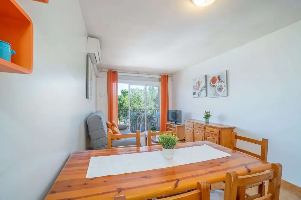 Modern 1-bedroom Apartment With Terrace