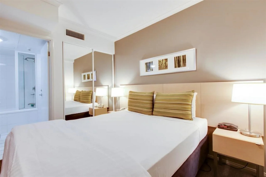 Oakbridge Hotel & Apartments