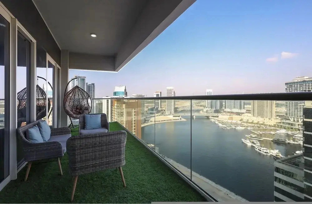 Elite LUX Holiday Homes - Canal View 2bhk in Prime Business Bay Dubai