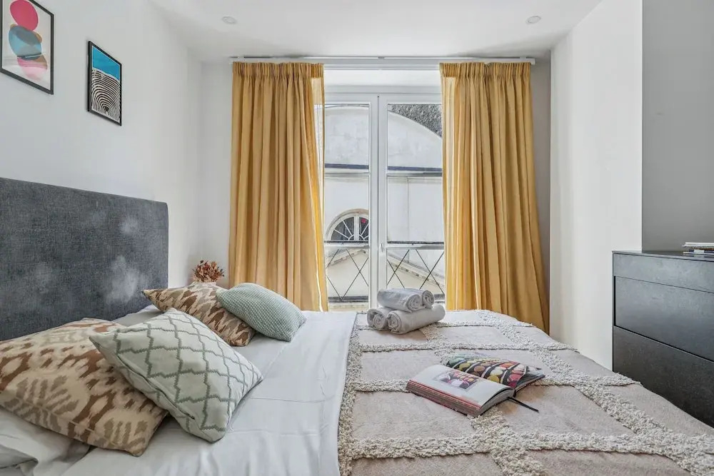 Chic 1BR Near Louvre & Musee d Orsay