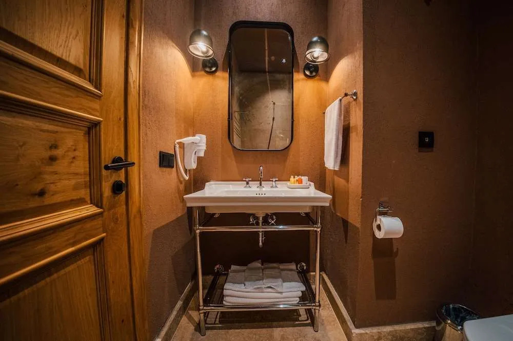 The Remote Hotel