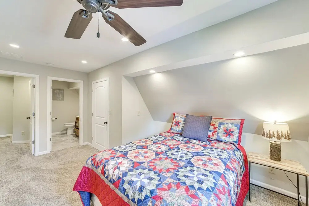 Rustic Hollister Cabin - 5 Mi to Downtown Branson