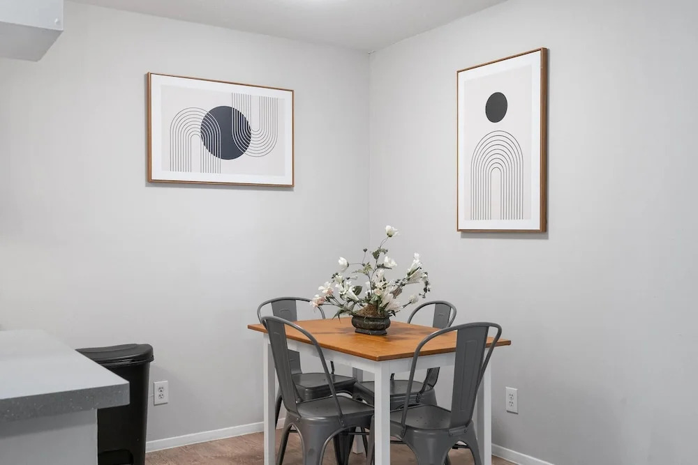 Stylish 2BR Near UT Highland Evonify