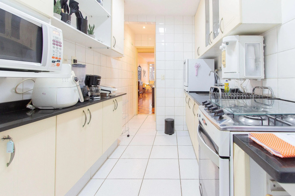 Copacabana 3qts Com Garagem, Internet 500mbs, Som Bluetooth E A Poucos Metros Da