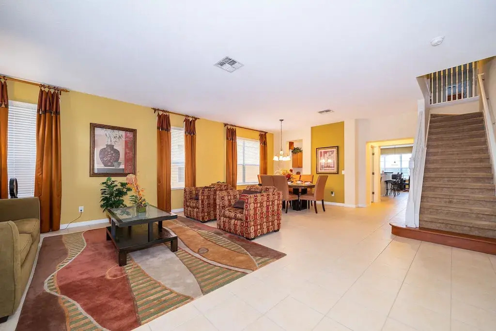 Luxury 6 Bed Villa with Lake View close to Disney, Kissimmee, US