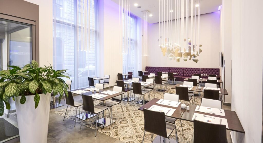 12 Revay Hotel