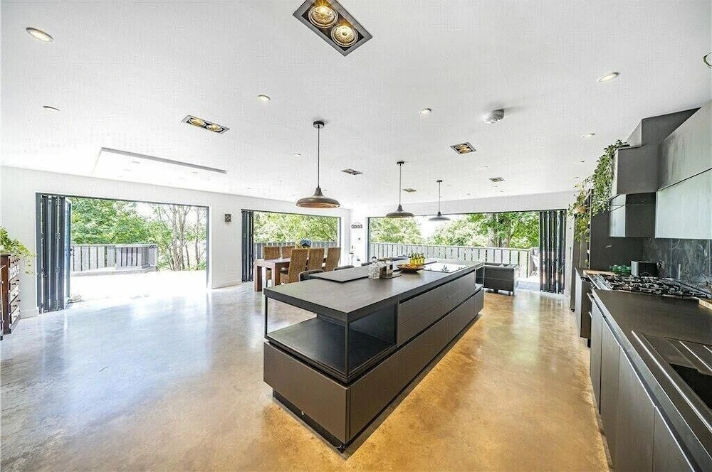 Designer Villa With spa and Magical Views, 5 bdr