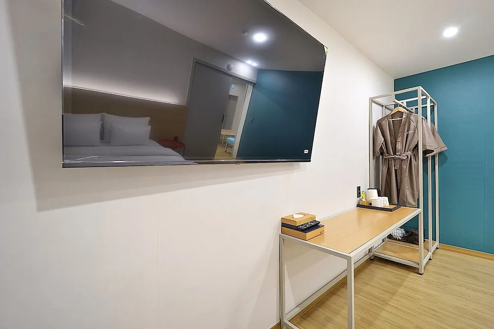 Calmrest Hotel