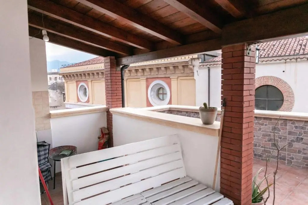 Apartment with huge terrace in the party area