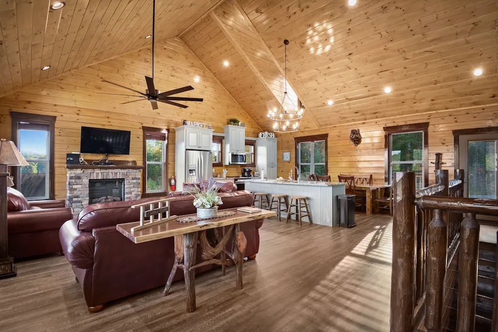 Luxe Mountain-view W/ Hot Tub 2 Bedroom Cabin