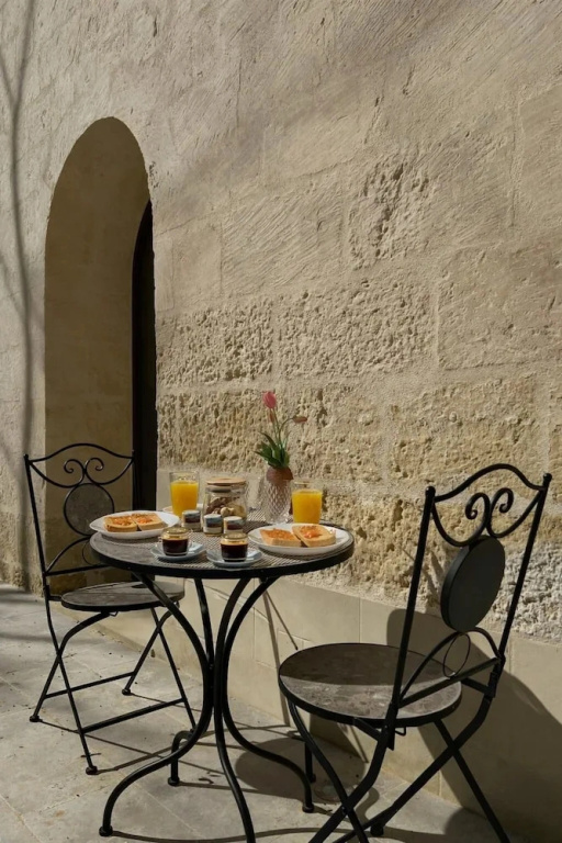 CAVA Urban Relais & Pool
