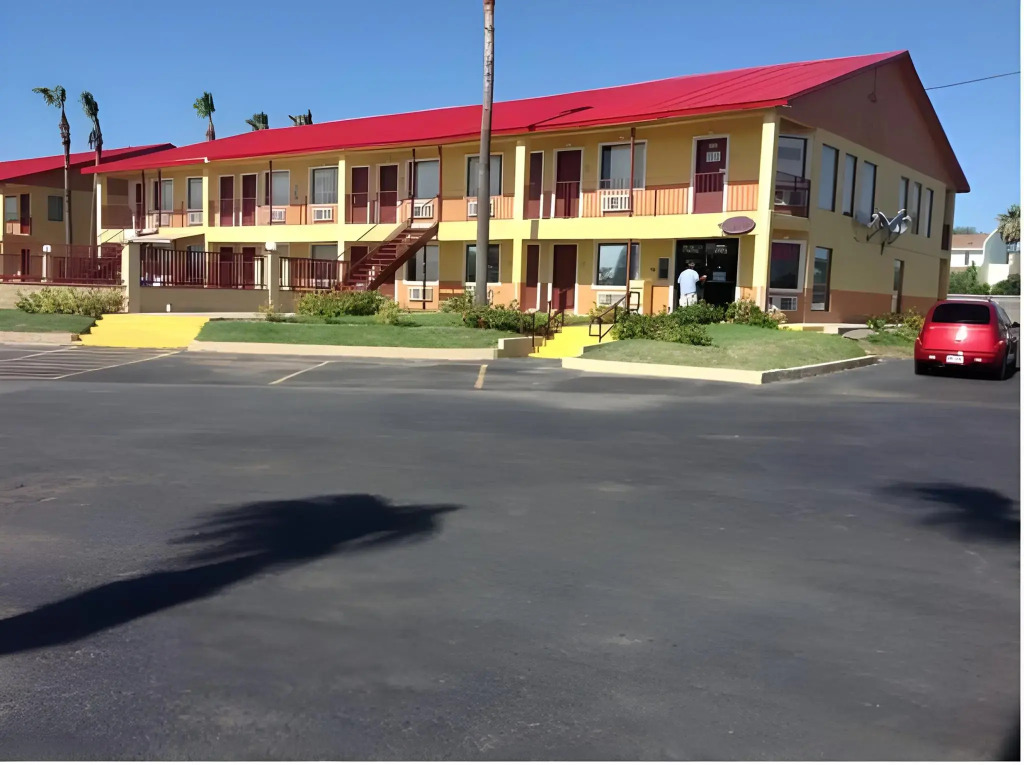 Deluxe Inn Airport