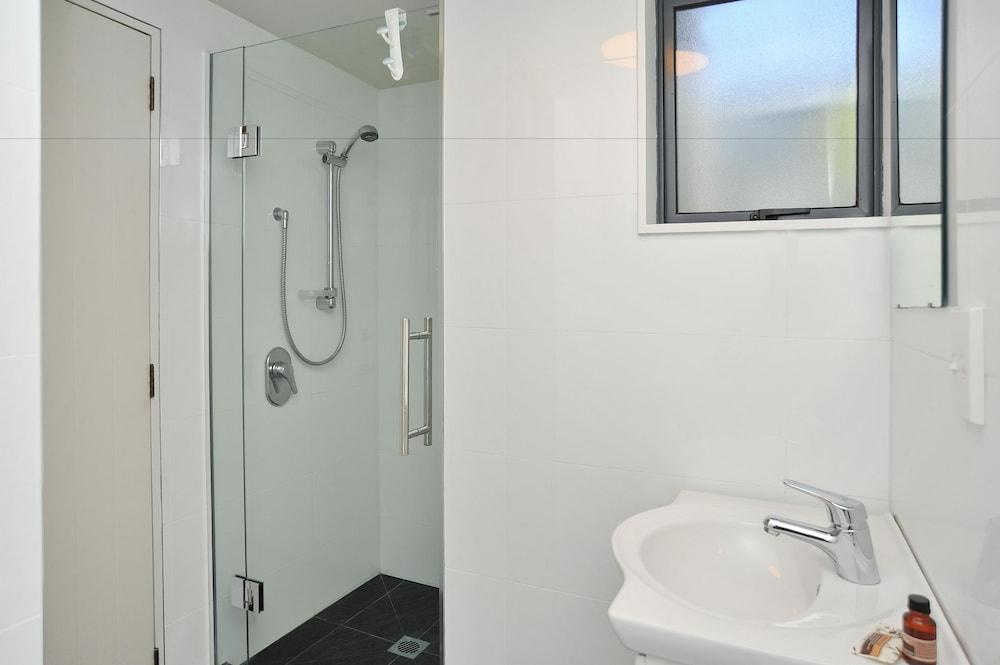 Apartment near Hagley Park with Secure Entry- Carlton Villa 3