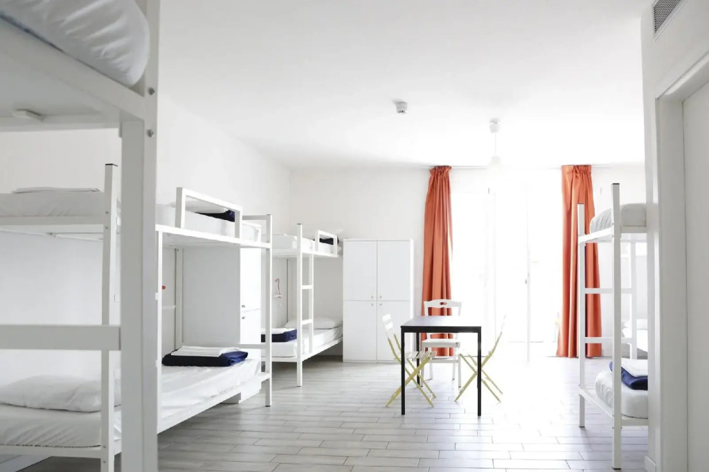 Meet Gardalake Hostel