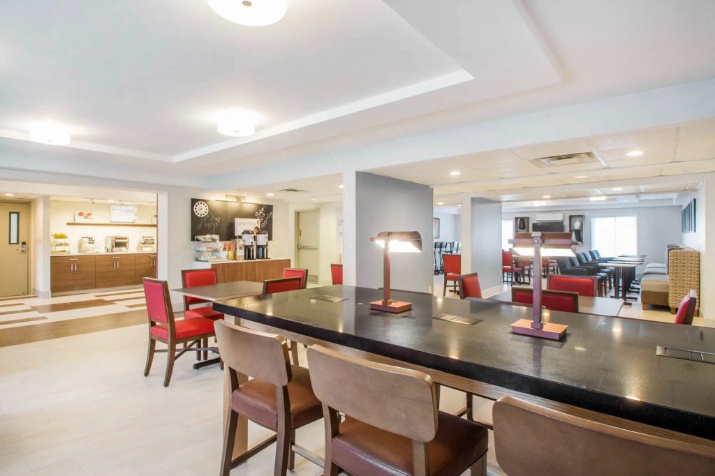 Holiday Inn Express & Suites - Albany Airport - Wolf Road by IHG