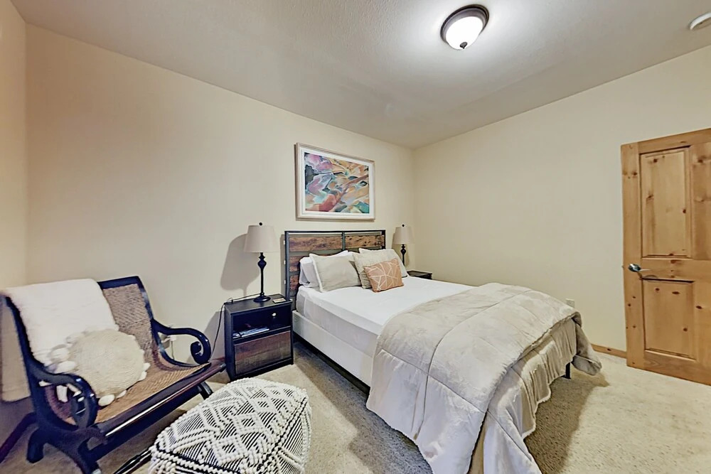 10917cin 2 Bedroom Condo