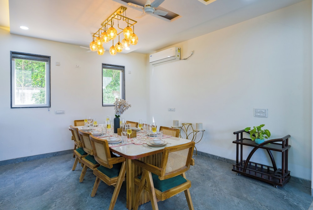 ELIVAAS Adhiva Retreat 5 BHK Farmhouse