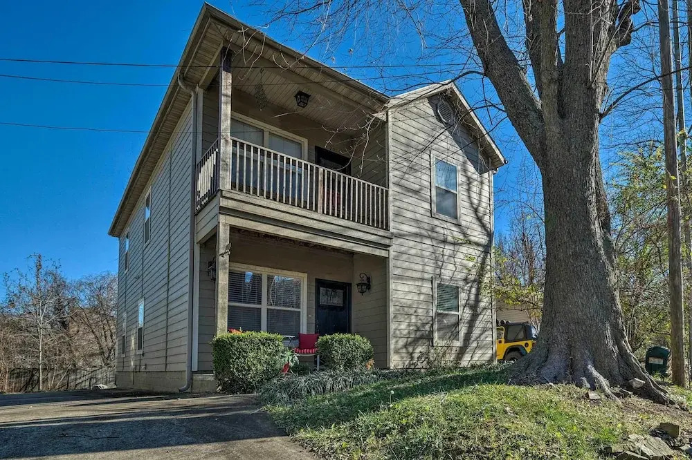 Fayetteville Apt by Univ of Arkansas Campus!