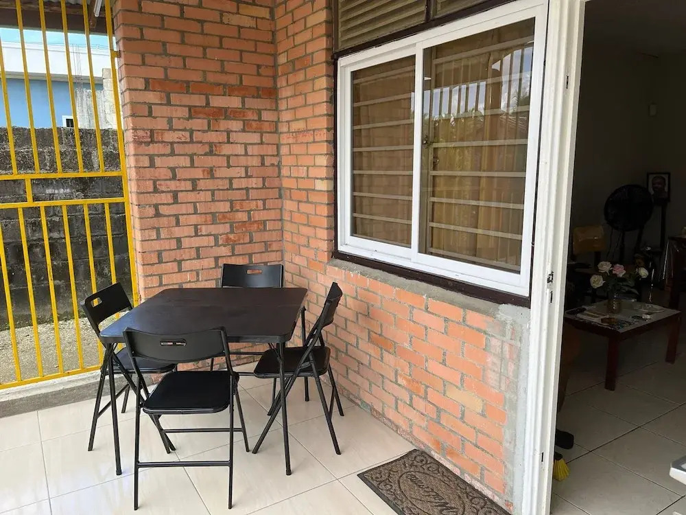3 Bed House - Sleeps 4 - Parking - Enclosed Garden