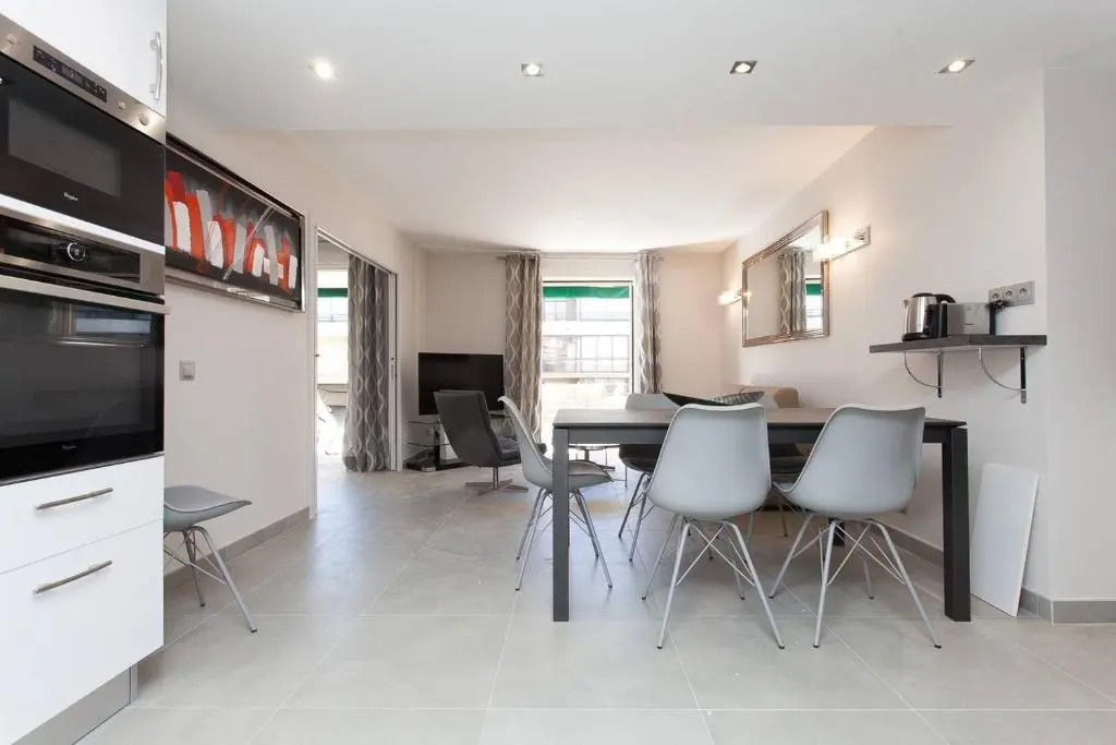 Carlton Area: New 2 Beds / 2 Baths