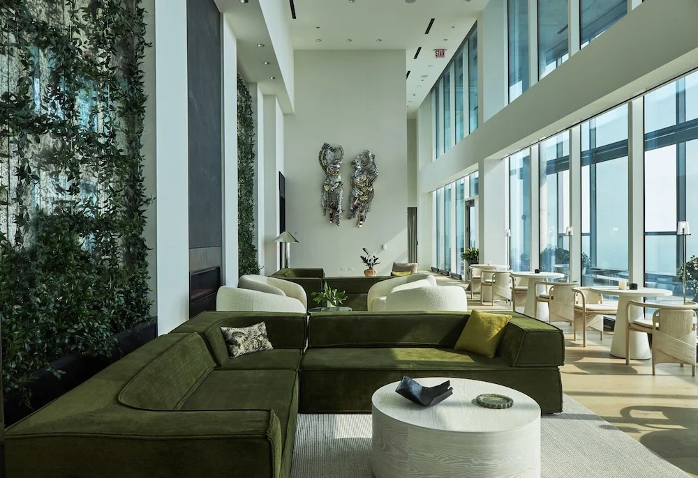Lux 67fl Apt Lake Views Top Residential Sky Deck