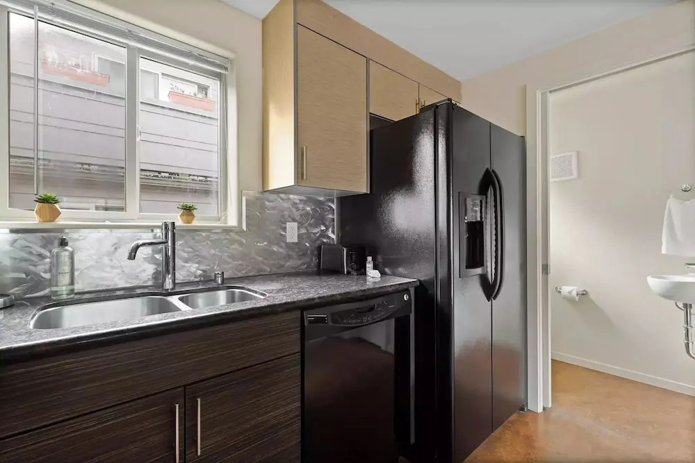 Seattle: U District Retreat Free Parking 3 Bedroom Home by RedAwning