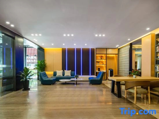 R ROYALSS HOTEL (Jiuzhaigou Valley Scenic and Historic Interest Area Tourist Center)