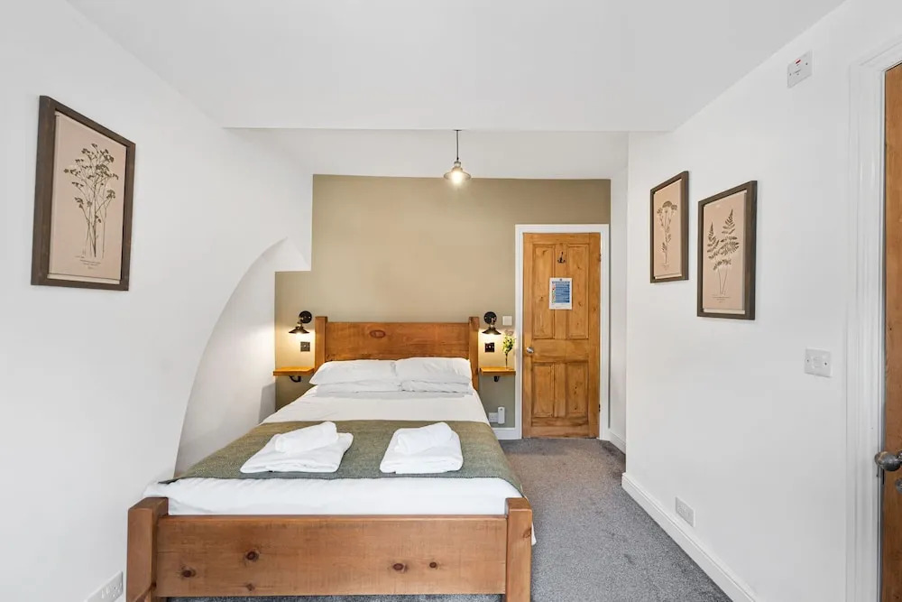 Host Stay March Cottage