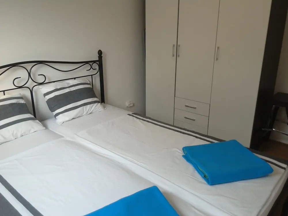 Linda Apartments Zambrattia