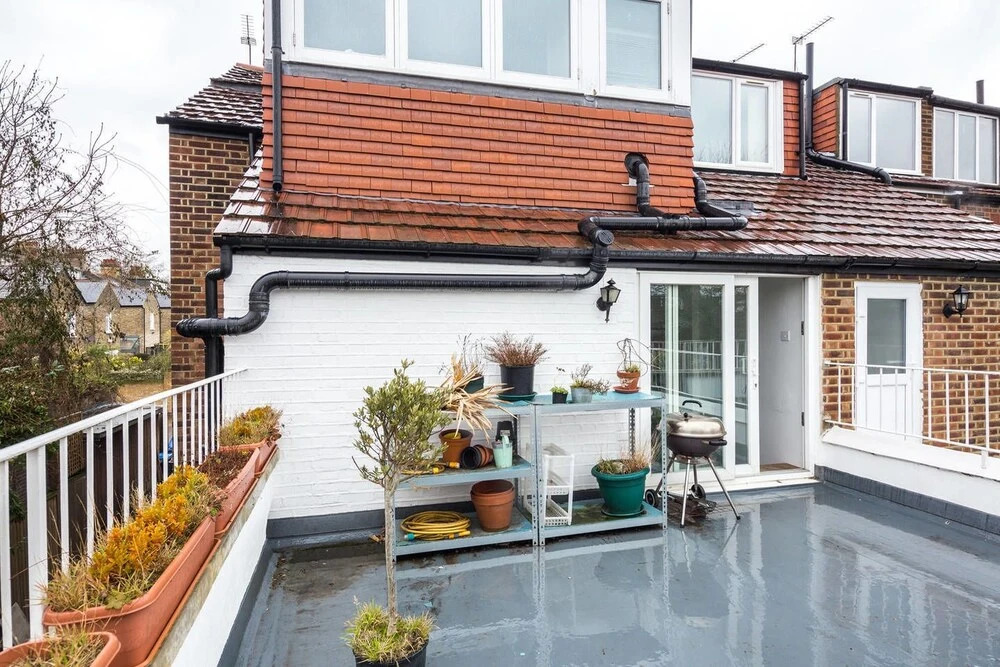 Spacious 3 Bedroom Home in North London W/terrace