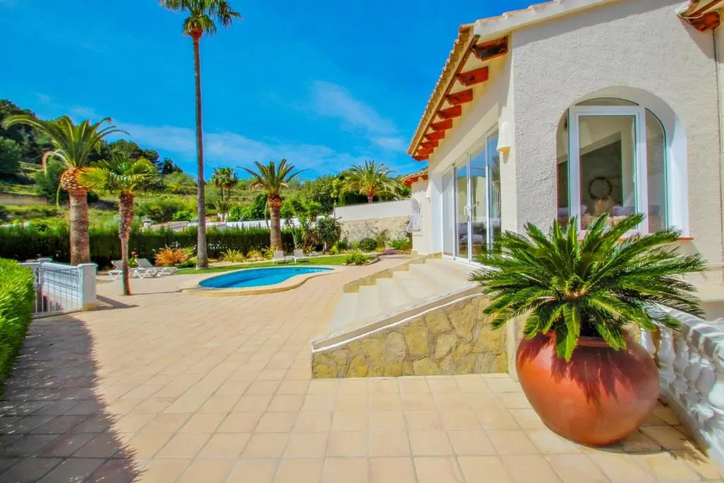 Alldo - hill side with private pool in Moraira
