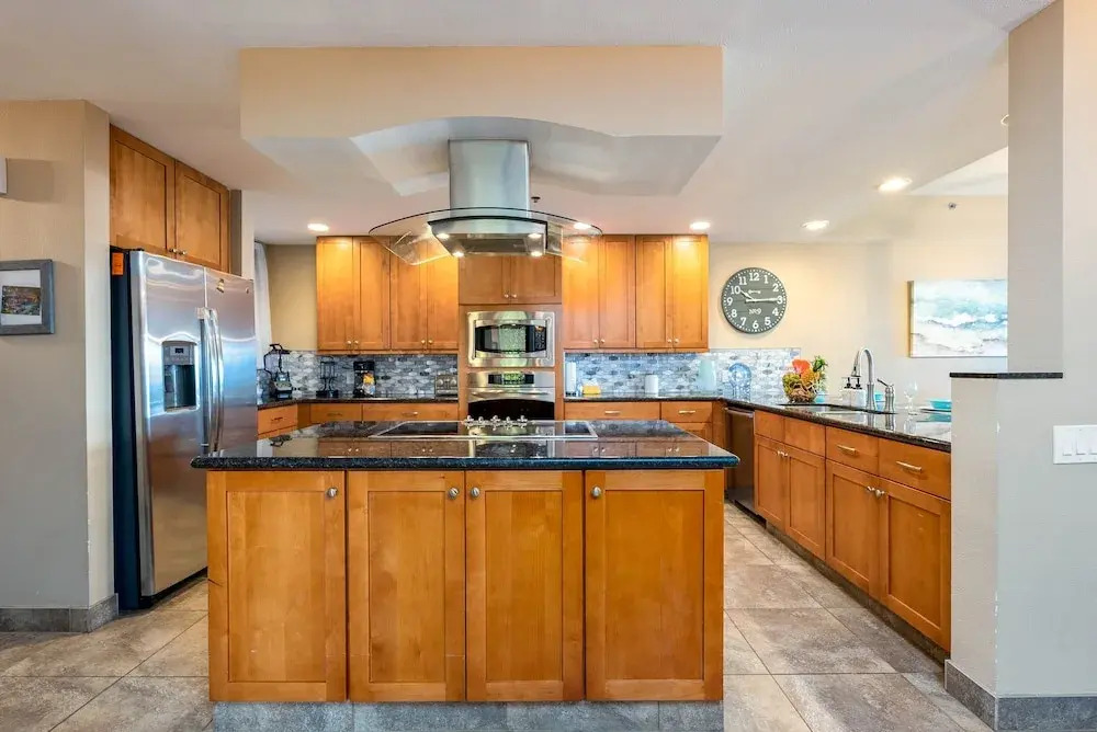 Sands Of Kahana 315 2bd/2ba Oceanfront 2 Bedroom Condo by RedAwning