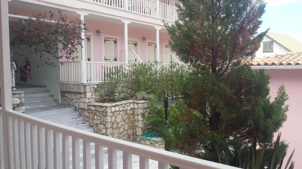 Ionis Hotel