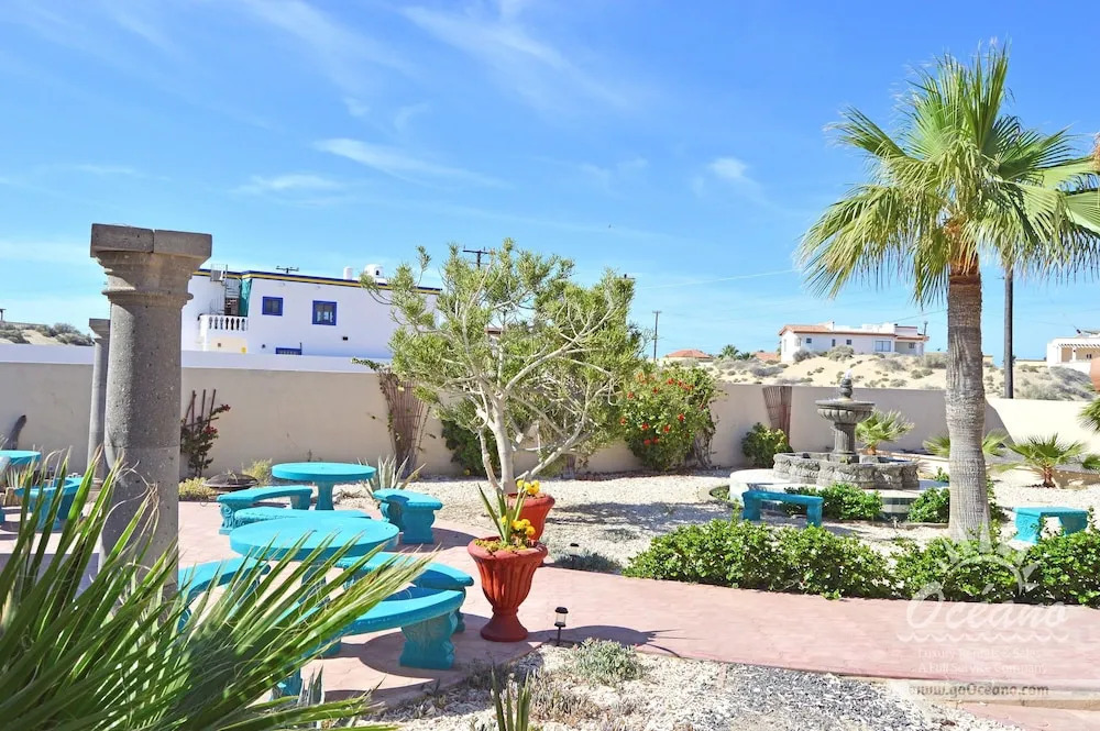 Hacienda del Mar Courtyard 2 by RedAwning